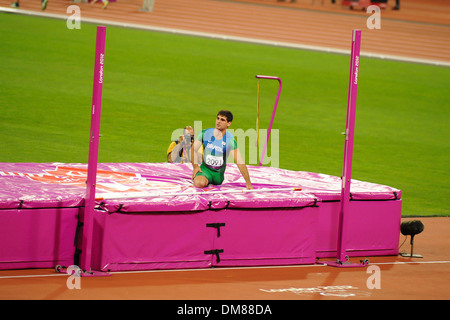 Delana Iliesa (FIJ) vince l'oro in azione a Londra 2012 Giochi Paralimpici - Uomini Salto in alto F42 finale - Stadio Olimpico di Londra Foto Stock