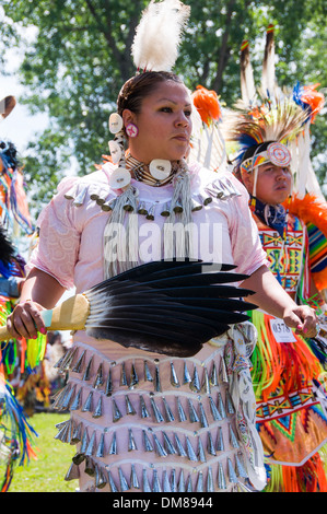 La nazione Mohawk di Kahnawake comunità native sulla riva sud del San Lorenzo in Québec Canada celebra Pow Wow Foto Stock