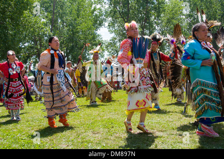 La nazione Mohawk di Kahnawake comunità native sulla riva sud del San Lorenzo in Québec Canada celebra Pow Wow Foto Stock