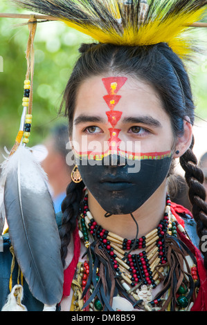 L'orgogliosa nazione Mohawk che vivono in Kahnawake comunità native situato sulla riva sud di St Lawrence river in Québec Canada Foto Stock