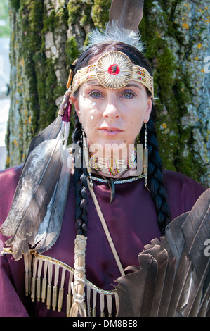 Donna indigena ritratto Nazione Mohawk di Kahnawake comunità native situato sulla riva sud del Quebec Montreal Canada Foto Stock