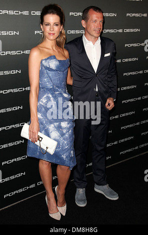 Kate Beckinsale e CEO di Porsche Design Group Juergen Gessle Porsche Design il quarantesimo anniversario evento presso un privato Foto Stock