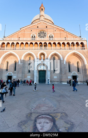 La facciata della Basilica di Sant'Antonio da Padova, Padova, Italia Foto Stock