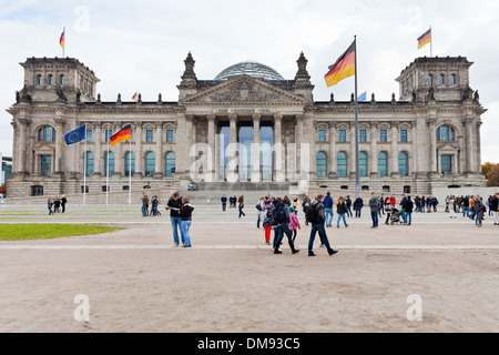 Edificio del Reichstag in autunno Foto Stock