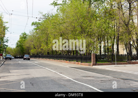 Carreggiata di Pokrovsky Boulevard a Mosca, Russia Foto Stock