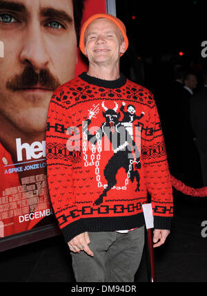 West Hollywood, California, Stati Uniti d'America. 12 Dic, 2013. Flea arriva per la premiere del film "Lei" presso il teatro DGA. Credito: Lisa O'Connor/ZUMAPRESS.com/Alamy Live News Foto Stock