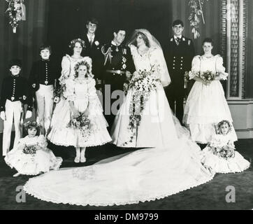 Jul 29, 1981 - Londra, Inghilterra, Regno Unito - Il principe Carlo e Diana Spencer wedding photo. Nozze di Charles, Principe di Galles e Lady Diana Spencer tenutosi a Cattedrale di San Paolo, guardato da un global televisione pubblico di 750 milioni di euro mentre 600.000 persone rivestite le strade di intravedere di Diana in rotta per la cerimonia. (Credito Immagine: © Keystone foto/ZUMAPRESS.com) Foto Stock