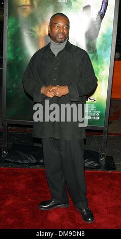 Dicembre 9, 2002 - Hollywood, CALIFORNIA, STATI UNITI D'AMERICA - K27919SIGNOR PREMIERE MONDIALE DEL FILM DI STAR TREK NEMESIS.Grauman's Chinese Theater, Hollywood, CA.12/09/02. Milano RYBA/ 2002.LEVAR BURTON(Immagine di credito: © Globo foto/ZUMAPRESS.com) Foto Stock