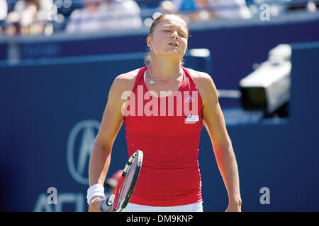 17 Agosto 2009: Dinara Safina della Russia reagisce dopo aver perso un punto cruciale contro avversario Aravane Rezai. Razai tirato fuori un shocker sconfiggendo Safina in tre set, (3-6, 6-2, 6-4), presso il centro Rexall, York University di Toronto. (Credito Immagine: © Southcreek globale/ZUMApress.com) Foto Stock