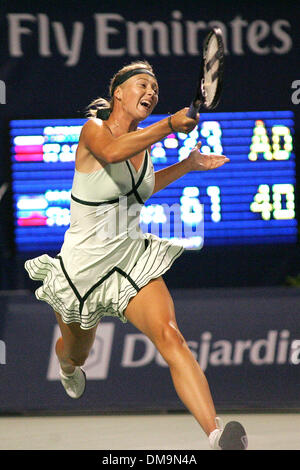 21 Agosto 2009: La partita andando ben oltre la mezzanotte della Russia Maria Sharapova sconfigge il polacco Agnieszka RADWANSKA in due set, durante i loro quarti di finale corrispondono a delle donne Rogers tennis Cup ha suonato presso il centro Rexall, York University di Toronto, ON. (Credito Immagine: © Southcreek globale/ZUMApress.com) Foto Stock