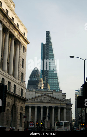 La città di Londra, che mostra il Royal Exchange, Cheesegrater, cetriolino Foto Stock