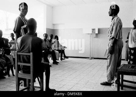 Mar 01, 1993 - Bo, Sierra Leone - Occhio in prova clinica finanziato dalla carità britannica dalla vista dei risparmiatori. (Credito Immagine: © Theodore Liasi/ZUMAPRESS.com) Foto Stock