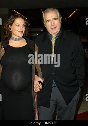 Nov. 20, 2001 - Los Angeles, California, Stati Uniti d'America - Brian Cox e la moglie di NICOLE.L'affare della collana, PREMIERE.LOEWS CENTURY PLAZA, secolo Los Angeles, CA.20 NOVEMBRE 2001. NINA PROMMER/ 2001 K23416NP (D)(Immagine di credito: © Globo foto/ZUMAPRESS.com) Foto Stock