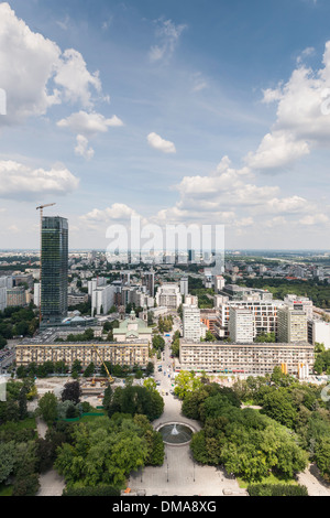 La città di Varsavia, Varsavia, Polonia. Architetto: vari, 2013. Elevata vista città verso il quartiere di Muranow. Foto Stock