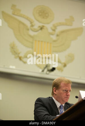 28 ott 2009 - Washington, Distretto di Columbia, Stati Uniti d'America - National Football League il commissario ROGER GOODELL testimonia davanti alla casa Comitato Giudiziario audizione su "Questioni legali relative al calcio ferite alla testa' sulla Capitol Hill. (Credito Immagine: © Richard Clemente/ZUMA Press) Foto Stock