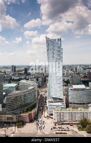 La città di Varsavia, Varsavia, Polonia. Architetto: vari, 2013. Vista città con Libeskind iconici Zlota 44 torre. Foto Stock