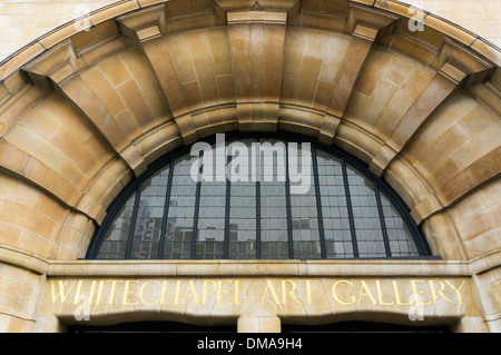 L'ingresso alla Whitechapel Art Gallery di Whitechapel High Street, Londra. Foto Stock