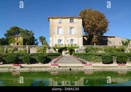 Château d'Arnajon Country House o station wagon & Acqua formale Giardino Le Puy-Sainte-Réparade Provence Francia Foto Stock