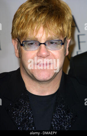 27 mar 2002 - Beverly Hills, IN CALIFORNIA, STATI UNITI D'AMERICA - Sir Elton John..'UNA SERATA INDIMENTICABILE'.sir Elton John è stato onorato in un beneficio per il CEDARS-SINAI LA RICERCA PER DONNE CANCERS.Regent Beverly Wilshire Hotel di Beverly Hills, CA.marzo 26, 2002. NINA PROMMER/ 2002 K24544NP(Immagine di credito: © Globo foto/ZUMAPRESS.com) Foto Stock