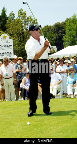 1 luglio 2002 - Ojai, CALIFORNIA, STATI UNITI D'AMERICA - James Garner..CELEBRITY foro-in-un torneo di golf.PRESENTATO DA LEXUS & beneficiando Motion Picture e fondo di televisione.A OJAI VALLEY INN AND SPA, OJAI, ca.30 GIUGNO 2002. NINA PROMMER/ 2002 K25455NP(Immagine di credito: © Globo foto/ZUMAPRESS.com) Foto Stock