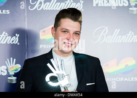 Madrid, Spagna. 12 Dic, 2013. John Newman pone durante il photocall nel '40 Principales Awards 2013" a Madrid, Spagna, giovedì 12 dicembre 2013.Foto: Oscar Gonzalez/NurPhoto Credito: Oscar Gonzalez/NurPhoto/ZUMAPRESS.com/Alamy Live News Foto Stock