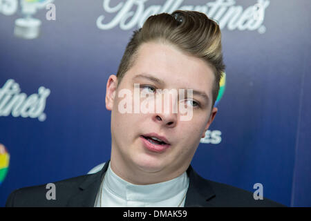Madrid, Spagna. 12 Dic, 2013. John Newman pone durante il photocall nel '40 Principales Awards 2013" a Madrid, Spagna, giovedì 12 dicembre 2013.Foto: Oscar Gonzalez/NurPhoto Credito: Oscar Gonzalez/NurPhoto/ZUMAPRESS.com/Alamy Live News Foto Stock