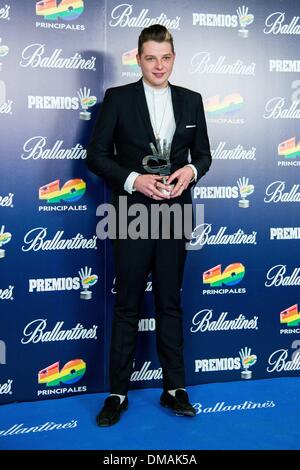 Madrid, Spagna. 12 Dic, 2013. John Newman pone durante il photocall nel '40 Principales Awards 2013" a Madrid, Spagna, giovedì 12 dicembre 2013.Foto: Oscar Gonzalez/NurPhoto Credito: Oscar Gonzalez/NurPhoto/ZUMAPRESS.com/Alamy Live News Foto Stock