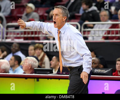 Chestnut Hill, Massachusetts, STATI UNITI D'AMERICA. 13 dicembre, 2013. Dicembre 12, 2013; Boston College Eagles capo allenatore Steve Donahue durante la prima metà del NCAA pallacanestro tra il Boston College Eagles e Maryland Terrapins al Conte Forum. Il Maryland ha sconfitto il Boston College 88-80. Anthony Nesmith/CSM/Alamy Live News Foto Stock