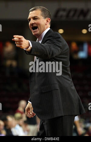 Chestnut Hill, Massachusetts, STATI UNITI D'AMERICA. 13 dicembre, 2013. Dicembre 12, 2013; Maryland Terrapins head coach Mark Turgeon reagisce durante il NCAA pallacanestro tra il Boston College Eagles e Maryland Terrapins al Conte Forum. Il Maryland ha sconfitto il Boston College 88-80. Anthony Nesmith/CSM/Alamy Live News Foto Stock