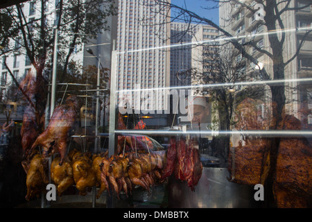 La riflessione del OLYMPIADES TOWER, ristorante cinese nel quartiere cinese, 13esimo arrondissement di Parigi (75), Ile-de-France, Francia Foto Stock