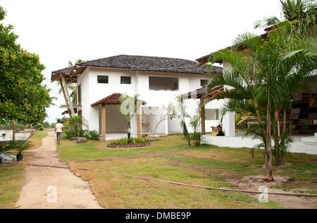 Santo Andre, Brasile. 13 dicembre, 2013. Una casa nel resort 'Campo Bahia" a Santo André, Brasile, 13 dicembre 2013. Il resort è situato direttamente sul mare a circa trenta chilometri a nord di Porto Seguro e servirà come base di partenza per il tedesco della nazionale di calcio durante la Coppa del Mondo 2014. Foto: VERA GOMES/dpa/Alamy Live News Foto Stock