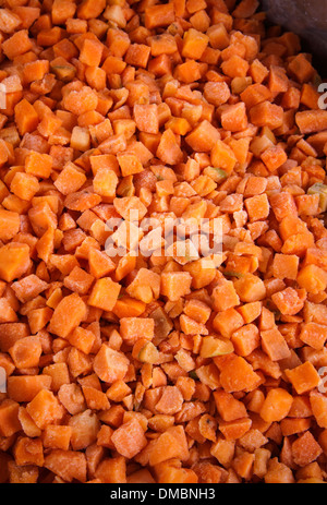 Prezzi di carota scambi Quantità per confezione di verdure pacchetto giallo rettangolare piccolo pezzo molti molti comprare vendere prodotto texture Foto Stock