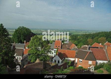 Vista dalla vetta del Mont Cassel sui campi delle Fiandre, le case di Vincent Cassel in primo piano Foto Stock