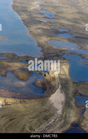 I modelli in natura sulla costa occidentale della Baia di Hudson in Canada fiumi zone umide vista aerea desolazione arida tundra Foto Stock