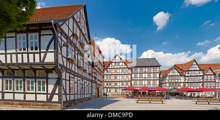Town Hall e semi-case con travi di legno sulla piazza del mercato di Eschwege, Werra-Meißner distretto, Hesse, Germania Foto Stock