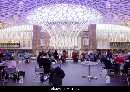 La stazione di Kings Cross tetto, London, Regno Unito Foto Stock