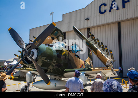 Un Douglas A-6 Skyraider presso le ali sopra Camarillo Air Show in Camarillo California Foto Stock