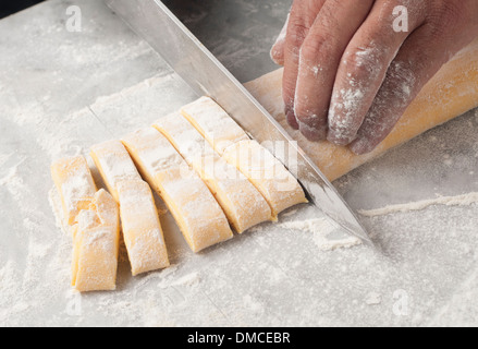 Pasta fresca di produzione manuale Foto Stock