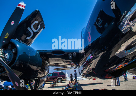 Un F7F Tigercat in corrispondenza delle ali su Camarillo Air Show Agosto 2011 Foto Stock