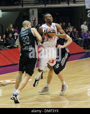 Milano, Italia. 13 dicembre, 2013. Langford durante il match tra ea7 Olimpia Milano e Brose Bamberg al PalaDesio il nono giorno dell'Eurolega stagione regolare sul dicembre 13, 2013 in Milano, Italia.Foto: Marco Aprile/NurPhoto Credito: Marco Aprile/NurPhoto/ZUMAPRESS.com/Alamy Live News Foto Stock