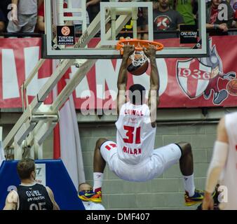 Milano, Italia. 13 dicembre, 2013. Lawalduring il match tra ea7 Olimpia Milano e Brose Bamberg al PalaDesio il nono giorno dell'Eurolega stagione regolare sul dicembre 13, 2013 in Milano, Italia.Foto: Marco Aprile/NurPhoto Credito: Marco Aprile/NurPhoto/ZUMAPRESS.com/Alamy Live News Foto Stock