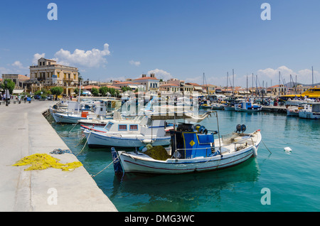 Barche a Aegina porto cittadino, Aegina Island, Grecia Foto Stock