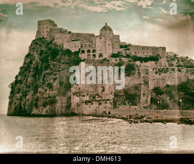 Castello Aragonese di Ischia, isola italiana in stile vintage Foto Stock