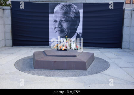 14 dicembre 2013, il Parlamento europeo rende omaggio a Nelson Mandela a Cape Town, Sud Africa. Foto Stock