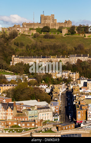 Il castello di Dover, fondata nel XII secolo il castello di Dover è la più grande della casta in Inghilterra Foto Stock