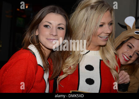 Londra, Regno Unito. Il 14 dicembre 2013. Londra Santacon 2013 pochi perso Santacon a piedi attorno a Trafalgar Square e Covent Garden di Londra. Credito: Vedere Li/Alamy Live News Foto Stock