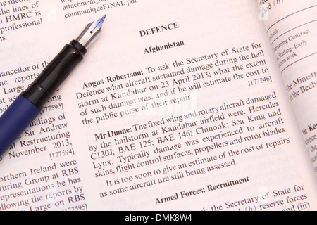 Hansard copia della House of Commons Gazzetta relazione parlamentare UK Listing dibattito in materia di difesa Foto Stock