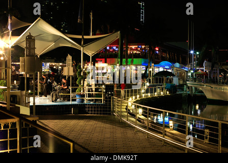 MIAMI, FL - 8 maggio: Bayside Marketplace è un festival marketplace in Downtown Miami di notte maggio su 8, 2013, Florida. Foto Stock