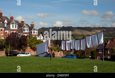 Comuni Linee di lavaggio sulla brughiera a South Terrace, Dorking Surrey, Inghilterra, Regno Unito. Foto Stock