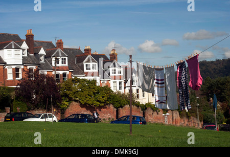 Comuni Linee di lavaggio sulla brughiera a South Terrace, Dorking Surrey, Inghilterra, Regno Unito. Foto Stock